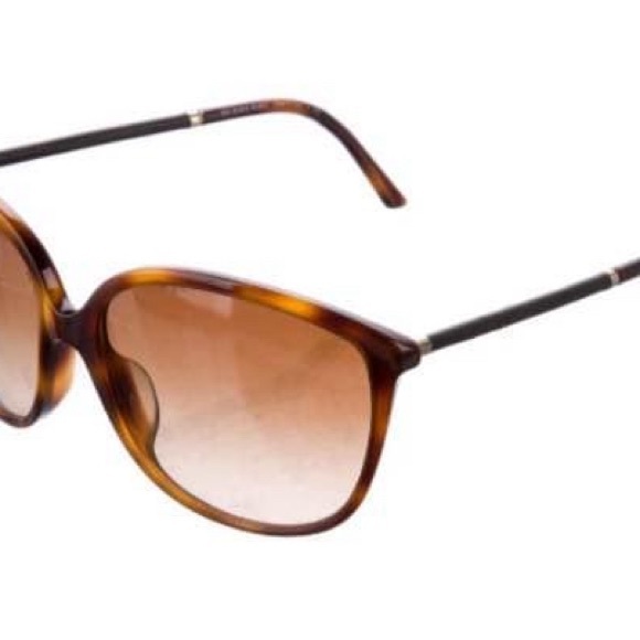 Burberry Cat-Eye Sunglasses
Brown Tortoise Acetate
Gradient Lenses
Includes Case - Picture 2 of 6
